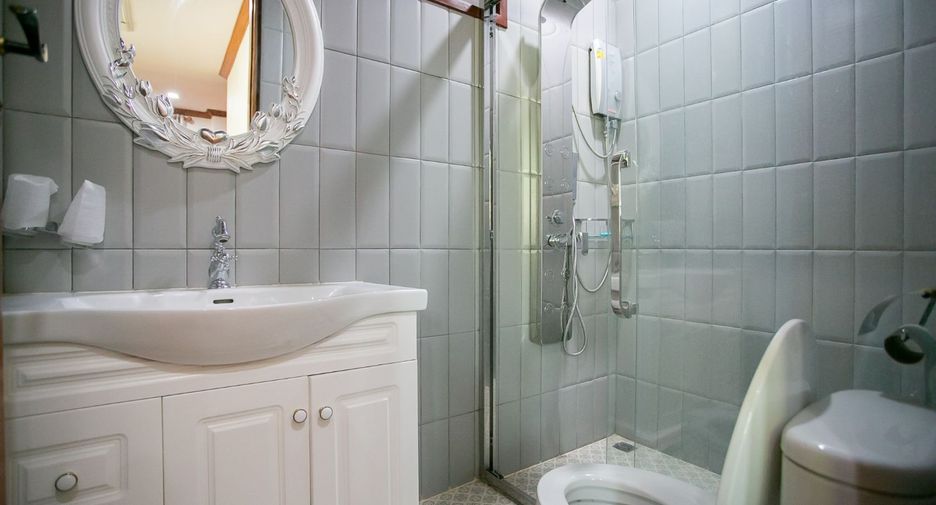 For rent and for sale 3 bedrooms house in Huai Khwang, Bangkok