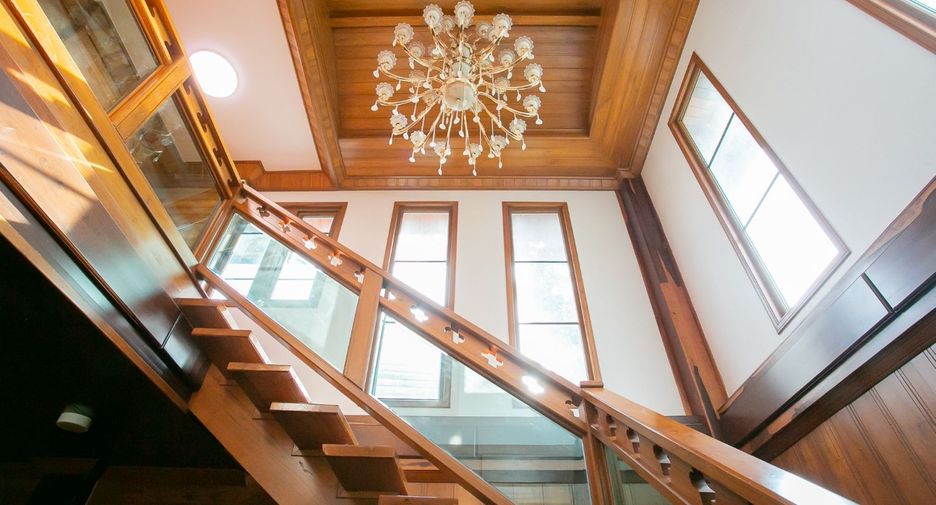 For rent and for sale 3 bedrooms house in Huai Khwang, Bangkok