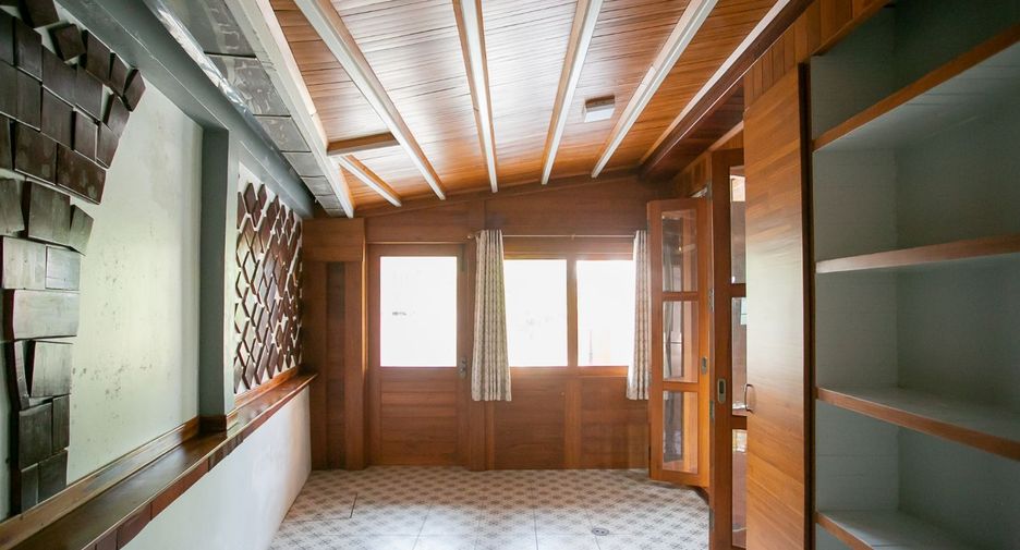 For rent and for sale 3 bedrooms house in Huai Khwang, Bangkok