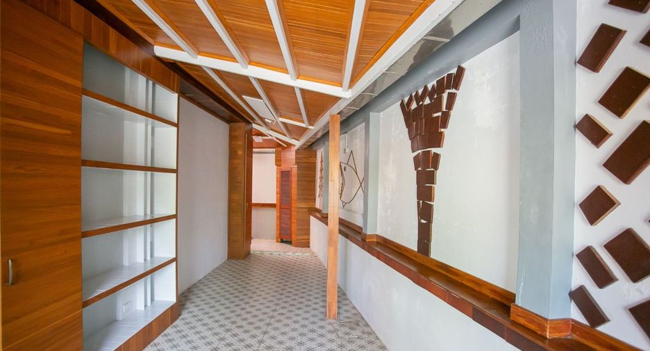 For rent and for sale 3 bedrooms house in Huai Khwang, Bangkok