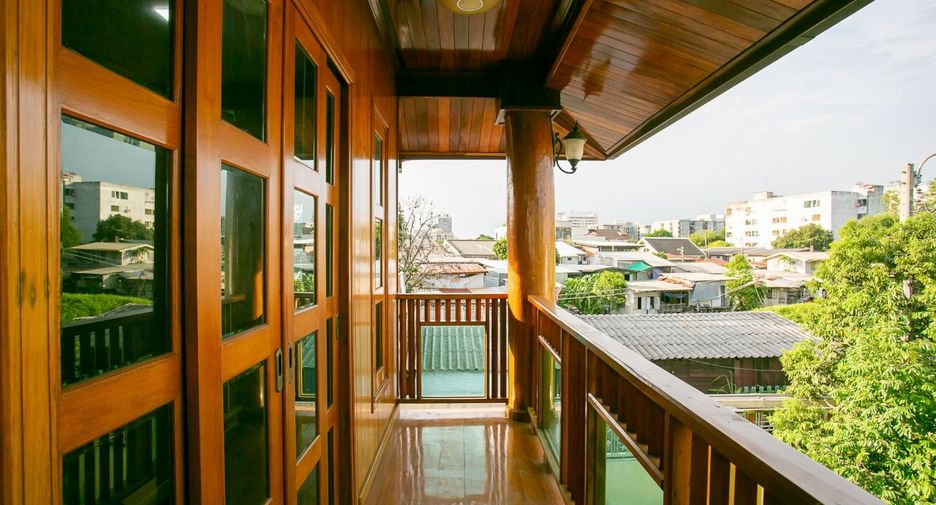 For rent and for sale 3 bedrooms house in Huai Khwang, Bangkok