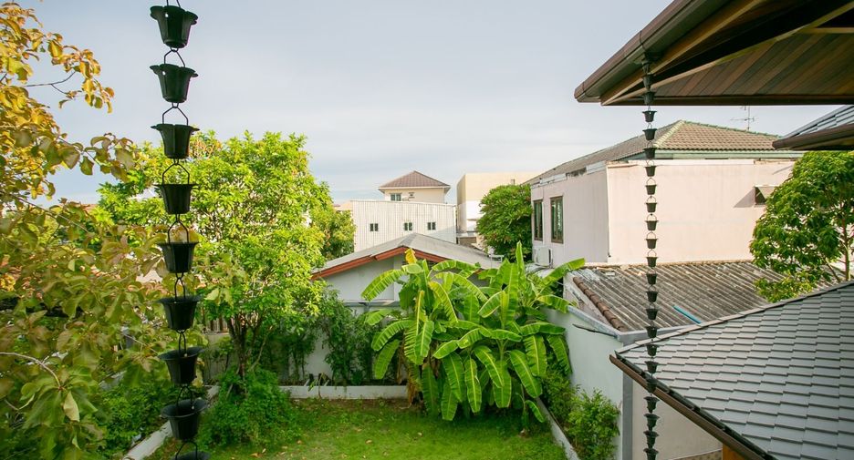 For rent and for sale 3 bedrooms house in Huai Khwang, Bangkok