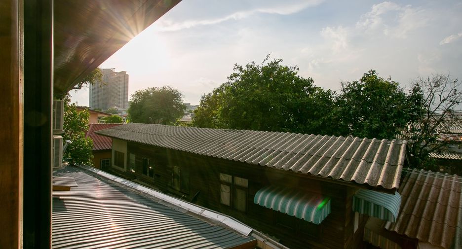 For rent and for sale 3 bedrooms house in Huai Khwang, Bangkok