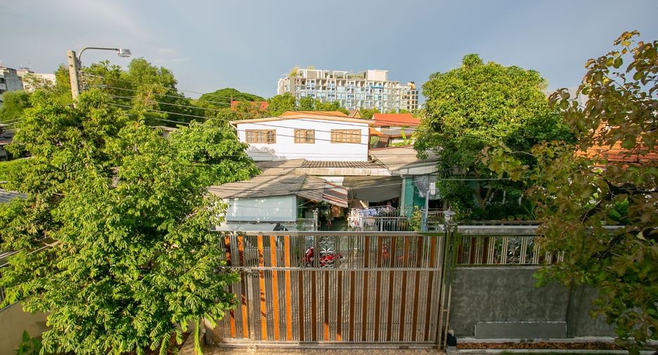 For rent and for sale 3 bedrooms house in Huai Khwang, Bangkok