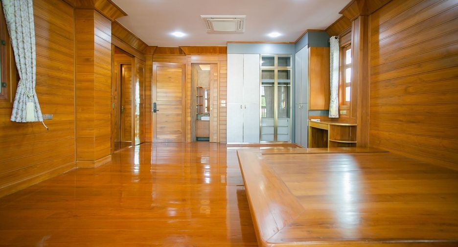 For rent and for sale 3 bedrooms house in Huai Khwang, Bangkok