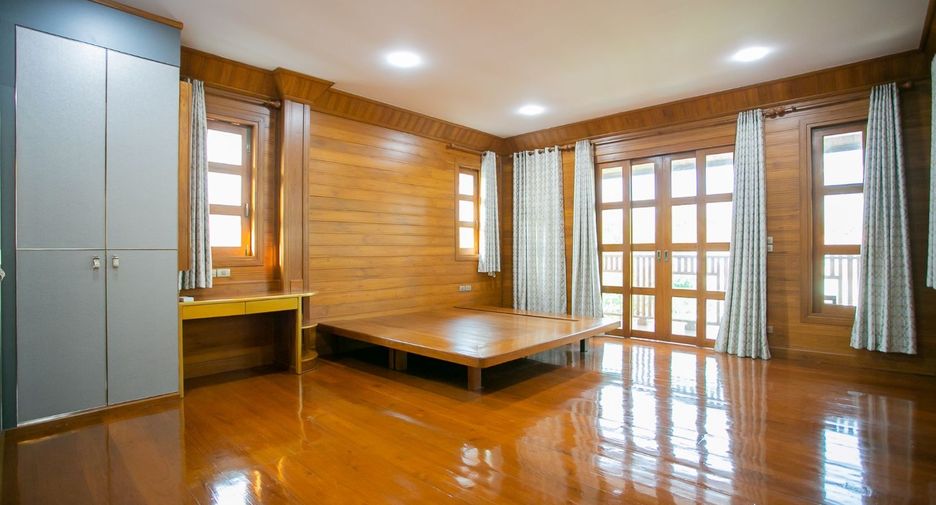 For rent and for sale 3 bedrooms house in Huai Khwang, Bangkok