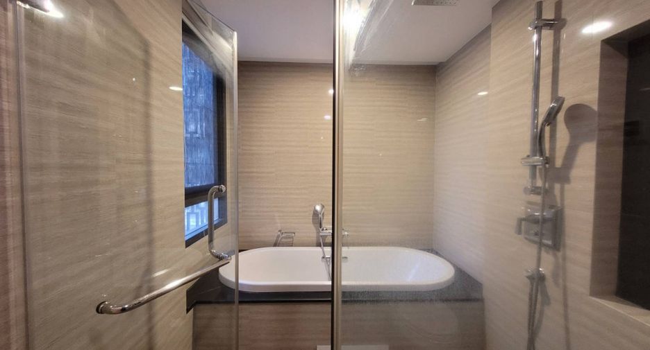For rent 2 bedrooms condo in Pathum Wan, Bangkok