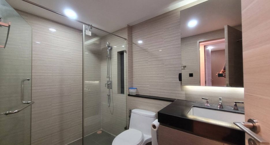 For rent 2 bedrooms condo in Pathum Wan, Bangkok