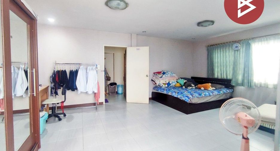 Casa adosada en venta de 4 habitaciones en Huai Khwang, Bangkok