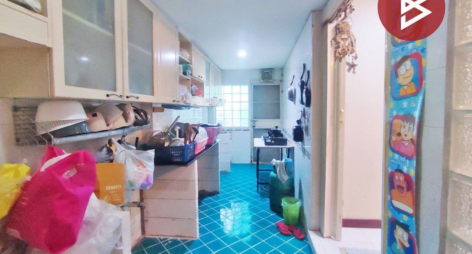 Casa adosada en venta de 4 habitaciones en Huai Khwang, Bangkok