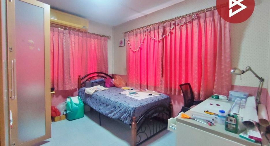 Casa adosada en venta de 4 habitaciones en Huai Khwang, Bangkok
