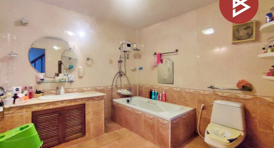 Casa adosada en venta de 4 habitaciones en Huai Khwang, Bangkok