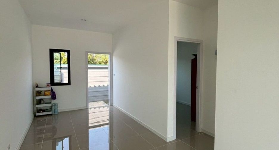 For sale 2 bedrooms townhouse in Bang Nam Priao, Chachoengsao