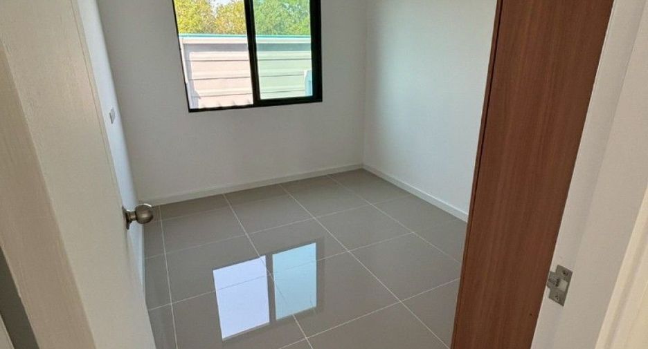 For sale 2 bedrooms townhouse in Bang Nam Priao, Chachoengsao