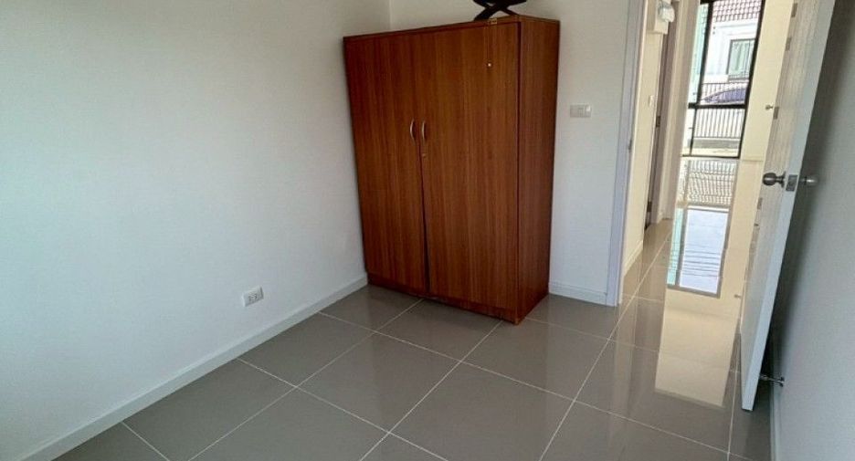 For sale 2 bedrooms townhouse in Bang Nam Priao, Chachoengsao