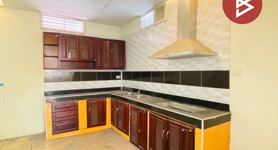For sale 3 bedrooms townhouse in Bang Khun Thian, Bangkok