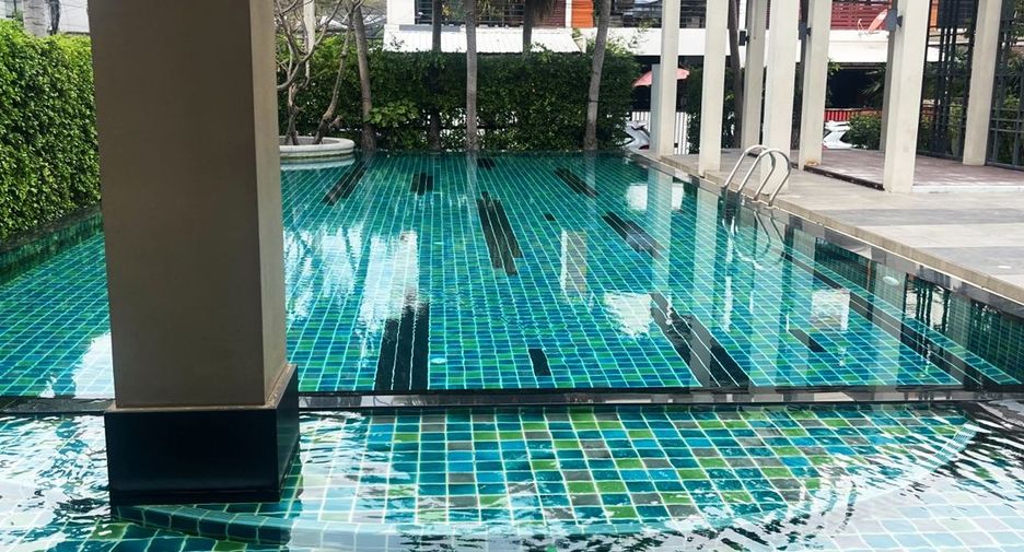 For sale 3 bedrooms townhouse in Bang Khae, Bangkok