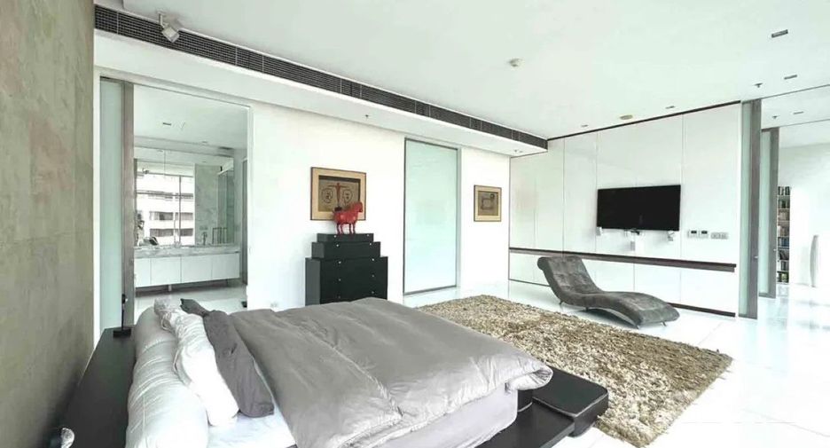For sale 3 bedrooms condo in Sathon, Bangkok