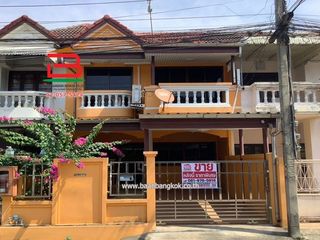 For sale 4 bedrooms townhouse in Huai Khwang, Bangkok