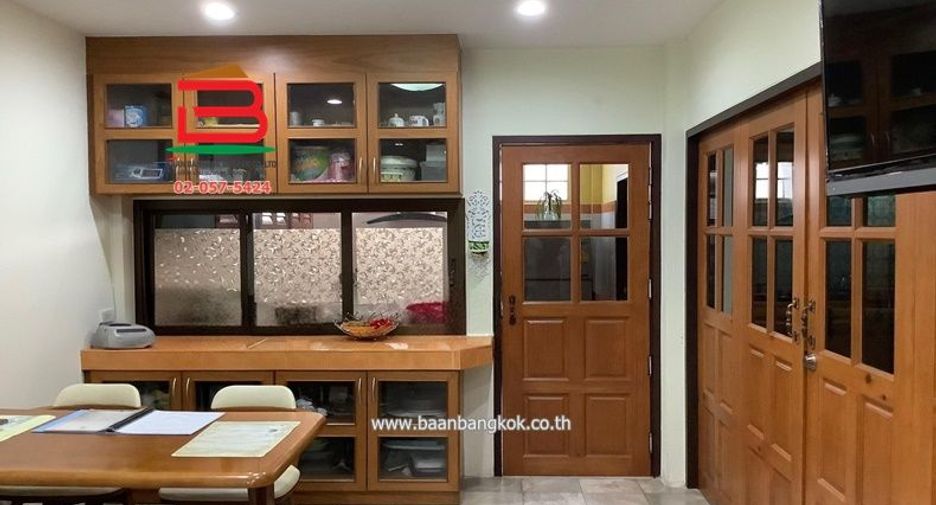 Reihenhaus zum Kauf mit 4 Zimmer in Huai Khwang, Bangkok