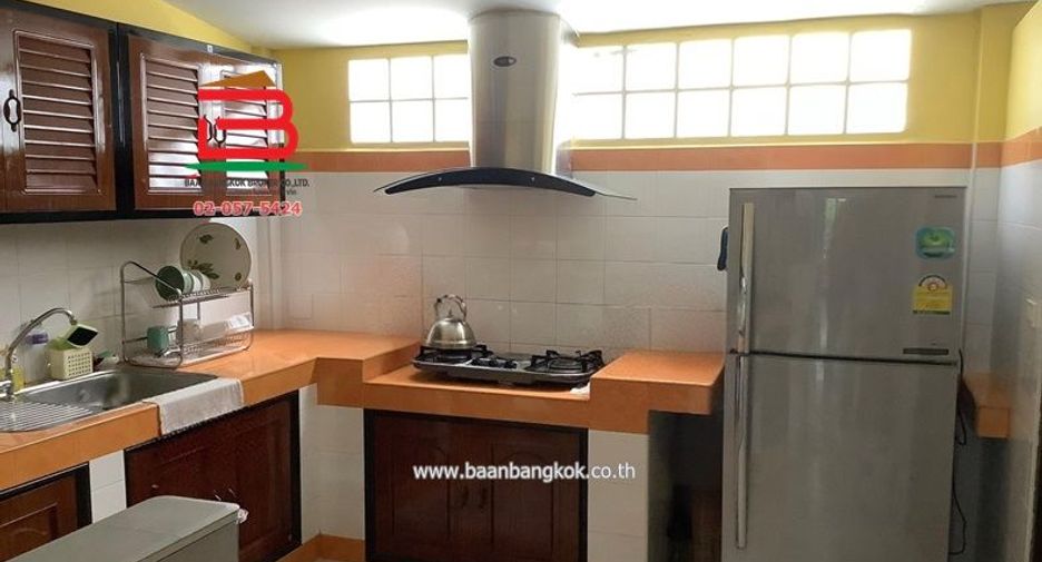 Reihenhaus zum Kauf mit 4 Zimmer in Huai Khwang, Bangkok