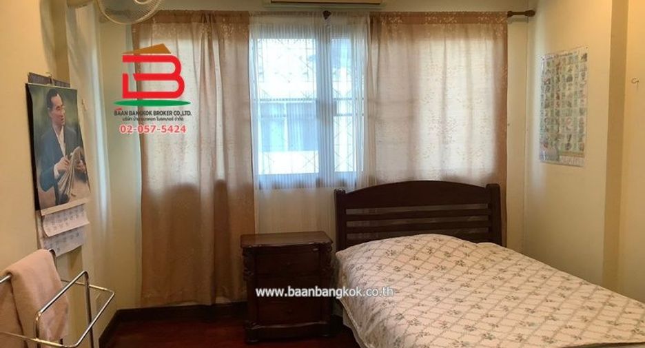 Reihenhaus zum Kauf mit 4 Zimmer in Huai Khwang, Bangkok