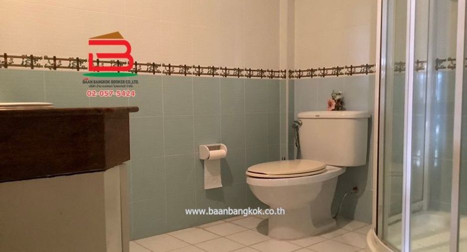 Reihenhaus zum Kauf mit 4 Zimmer in Huai Khwang, Bangkok
