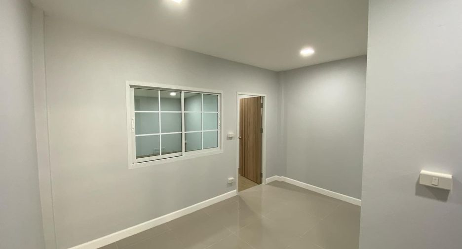 For sale 2 bedrooms townhouse in Phra Samut Chedi, Samut Prakan
