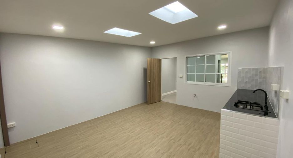 For sale 2 bedrooms townhouse in Phra Samut Chedi, Samut Prakan