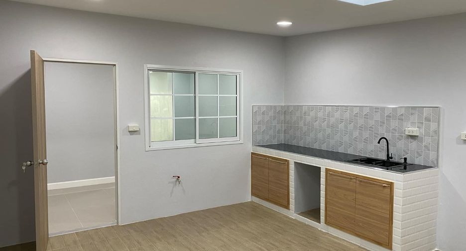 For sale 2 bedrooms townhouse in Phra Samut Chedi, Samut Prakan