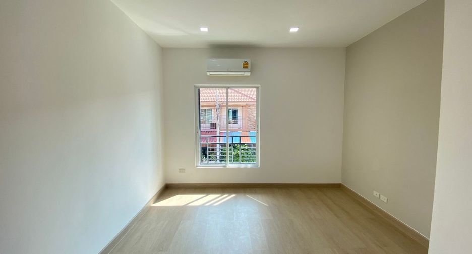 À vendre 3 chambres maison de ville à Phra Samut Chedi, Samut Prakan
