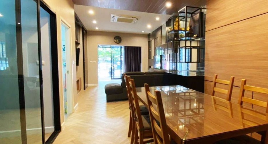 For sale 4 bedrooms townhouse in Don Mueang, Bangkok