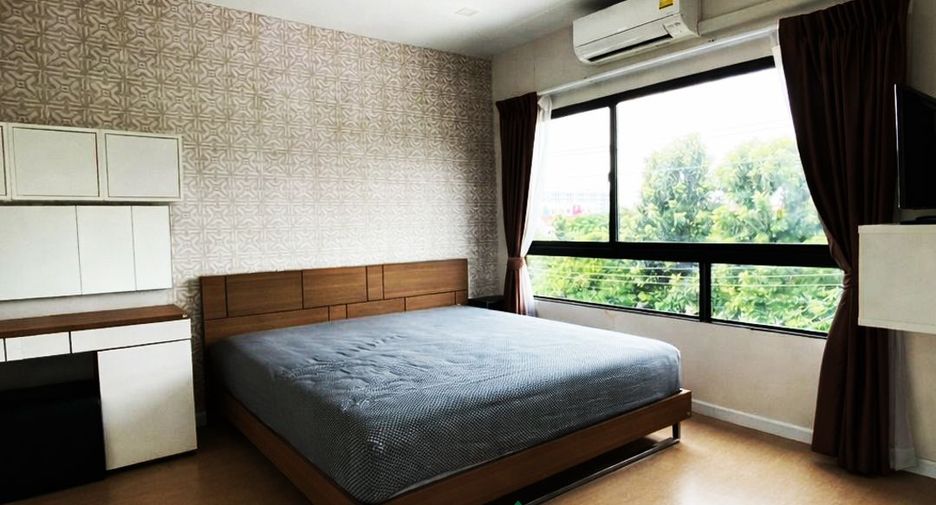 For sale 4 bedrooms townhouse in Don Mueang, Bangkok