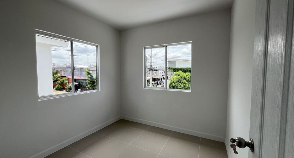 For sale 3 bedrooms townhouse in Mueang Pathum Thani, Pathum Thani