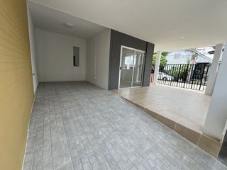 For sale 3 bedrooms townhouse in Mueang Pathum Thani, Pathum Thani