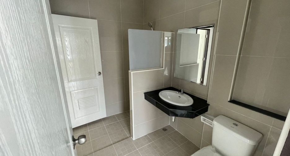 For sale 2 bedrooms townhouse in Phanat Nikhom, Chonburi