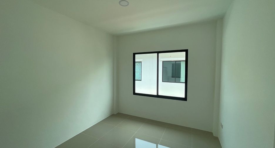For sale 2 bedrooms townhouse in Phanat Nikhom, Chonburi