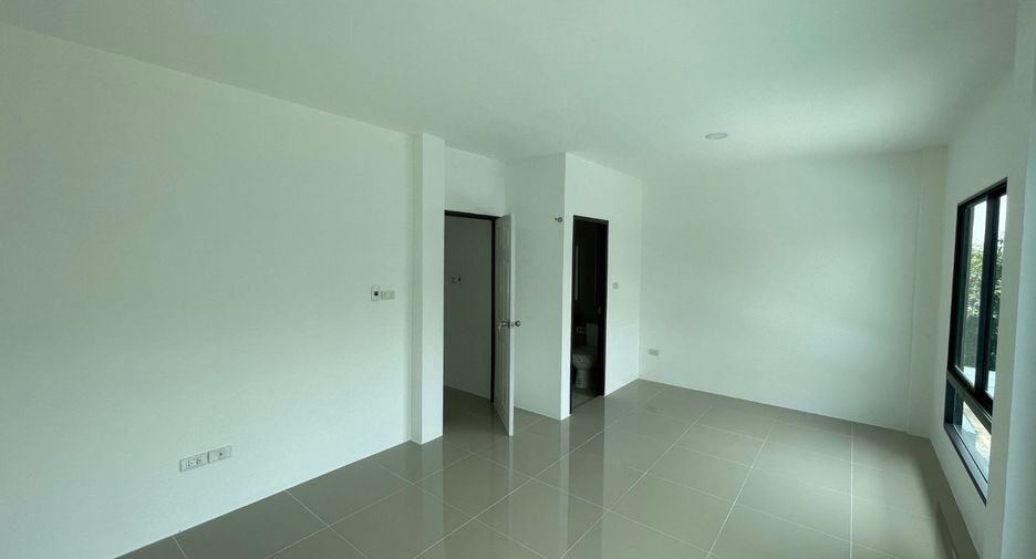 For sale 2 bedrooms townhouse in Phanat Nikhom, Chonburi