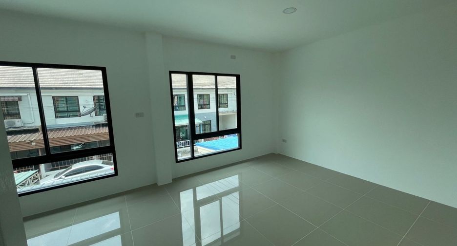 For sale 2 bedrooms townhouse in Phanat Nikhom, Chonburi