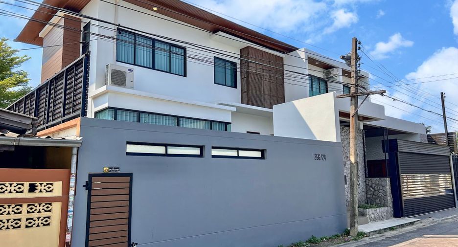 For sale 3 bedrooms house in Sai Mai, Bangkok