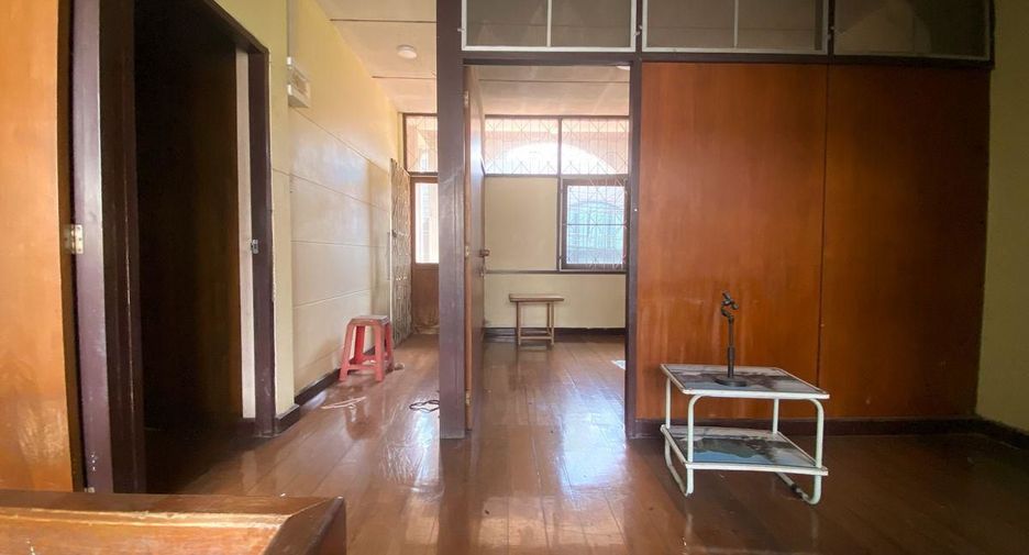 For sale 3 bedrooms townhouse in Watthana, Bangkok