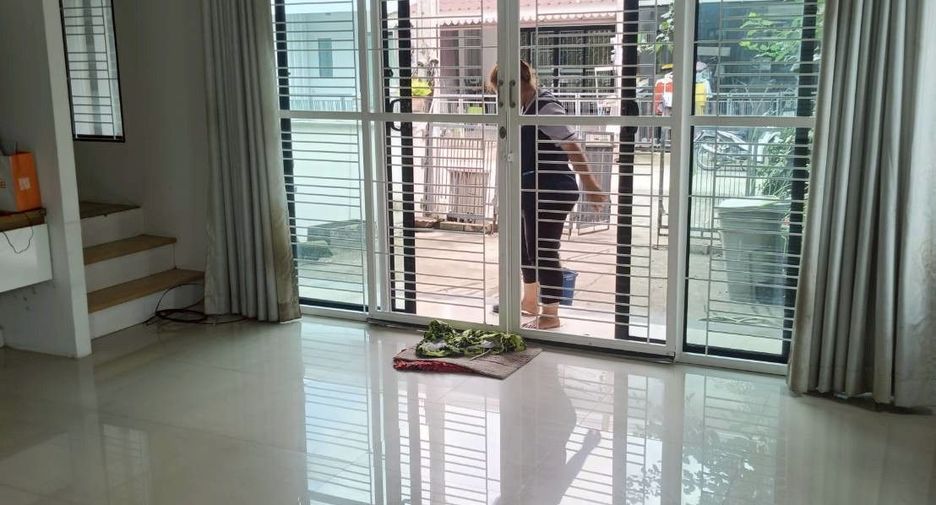 For sale 3 bedrooms townhouse in Prawet, Bangkok