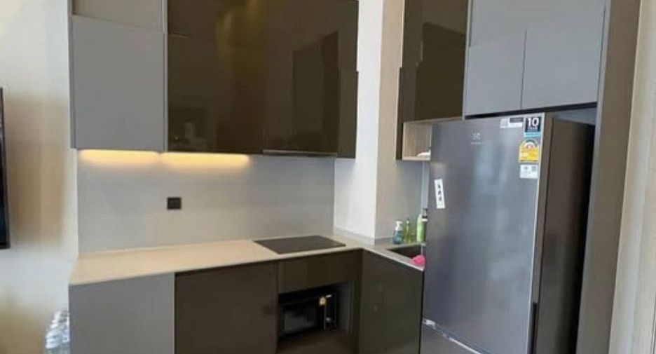 For rent 2 bedrooms condo in Pathum Wan, Bangkok