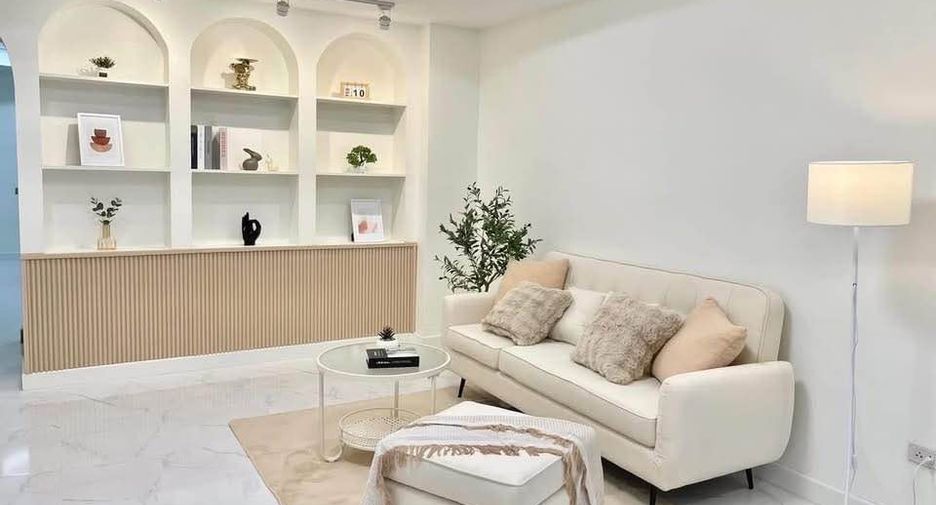 For rent 2 bedrooms townhouse in Mueang Chiang Mai, Chiang Mai