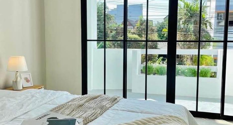 For rent 2 bedrooms townhouse in Mueang Chiang Mai, Chiang Mai
