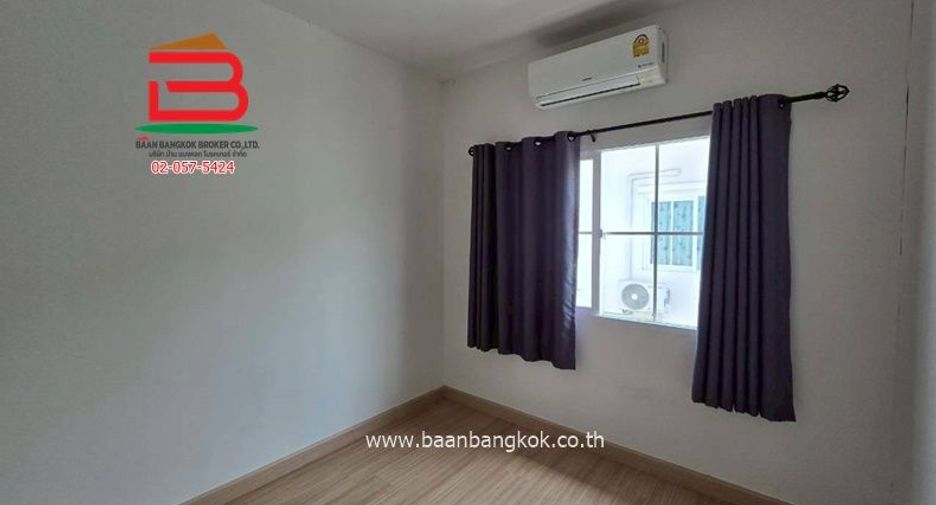 Casa adosada en venta de 3 habitaciones en Phra Pradaeng, Samut Prakan