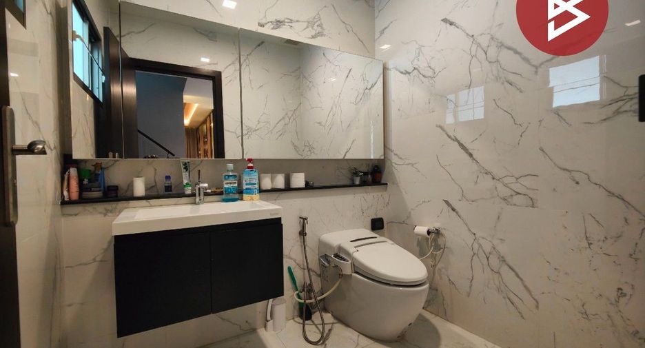 Casa en venta de 5 habitaciones en Pak Kret, Nonthaburi