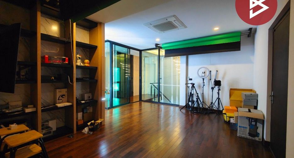 Casa en venta de 5 habitaciones en Pak Kret, Nonthaburi