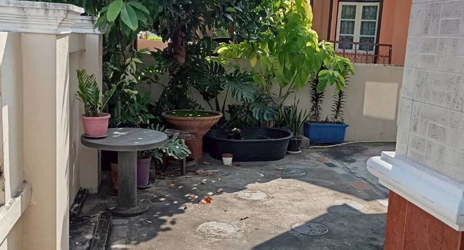 For rent 5 bedrooms house in Mueang Chiang Mai, Chiang Mai