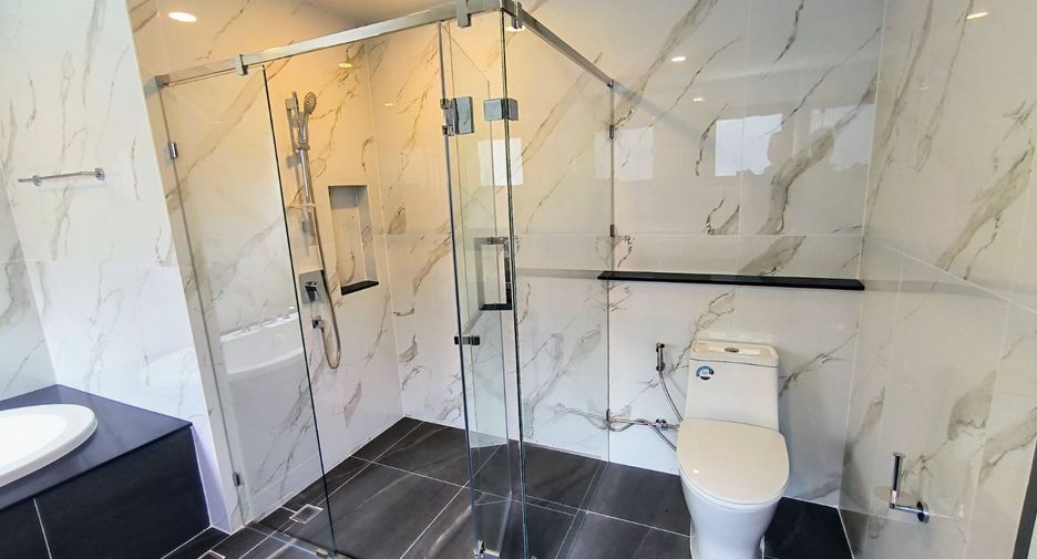 Haus zur Miete mit 4 Zimmer in Bang Phli, Samut Prakan